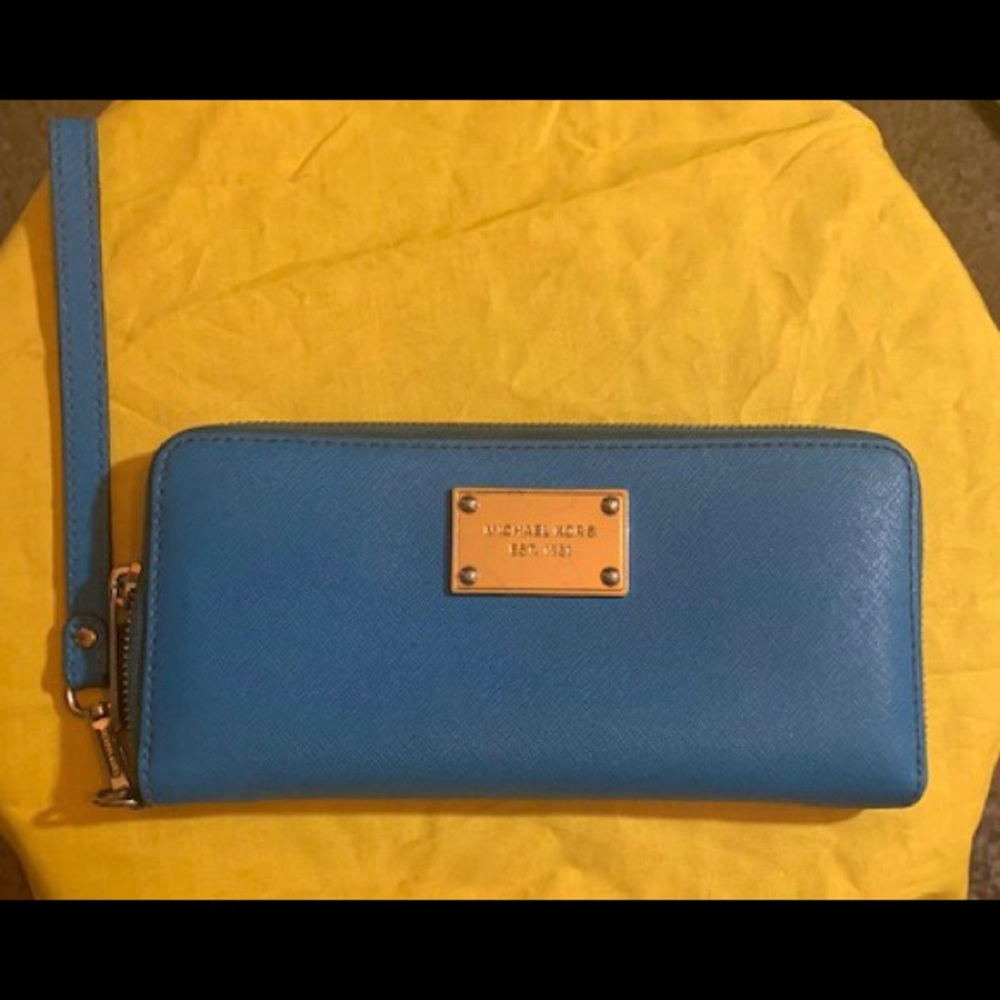 MICHAEL KORS turquoise color leather wallet
